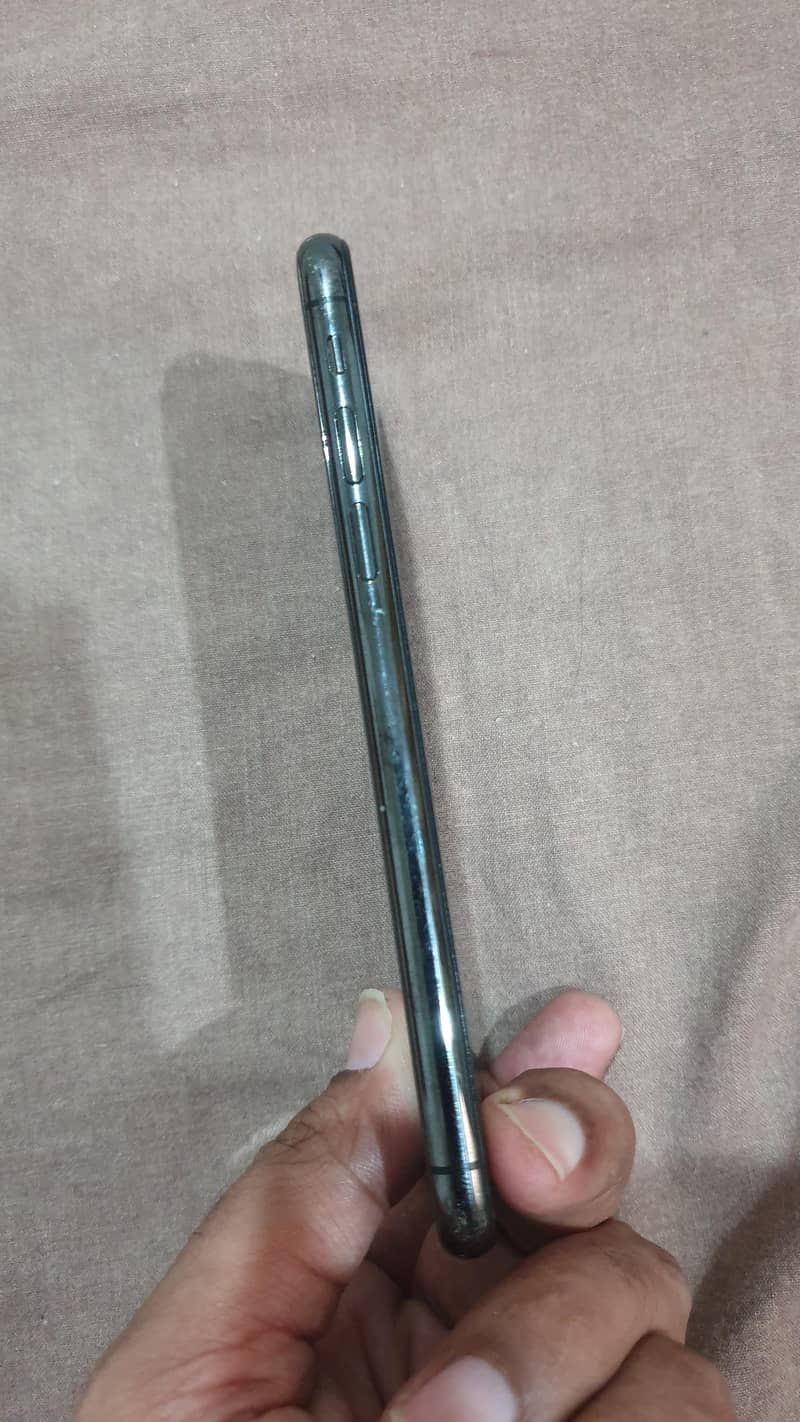 Apple iPhone XS 3