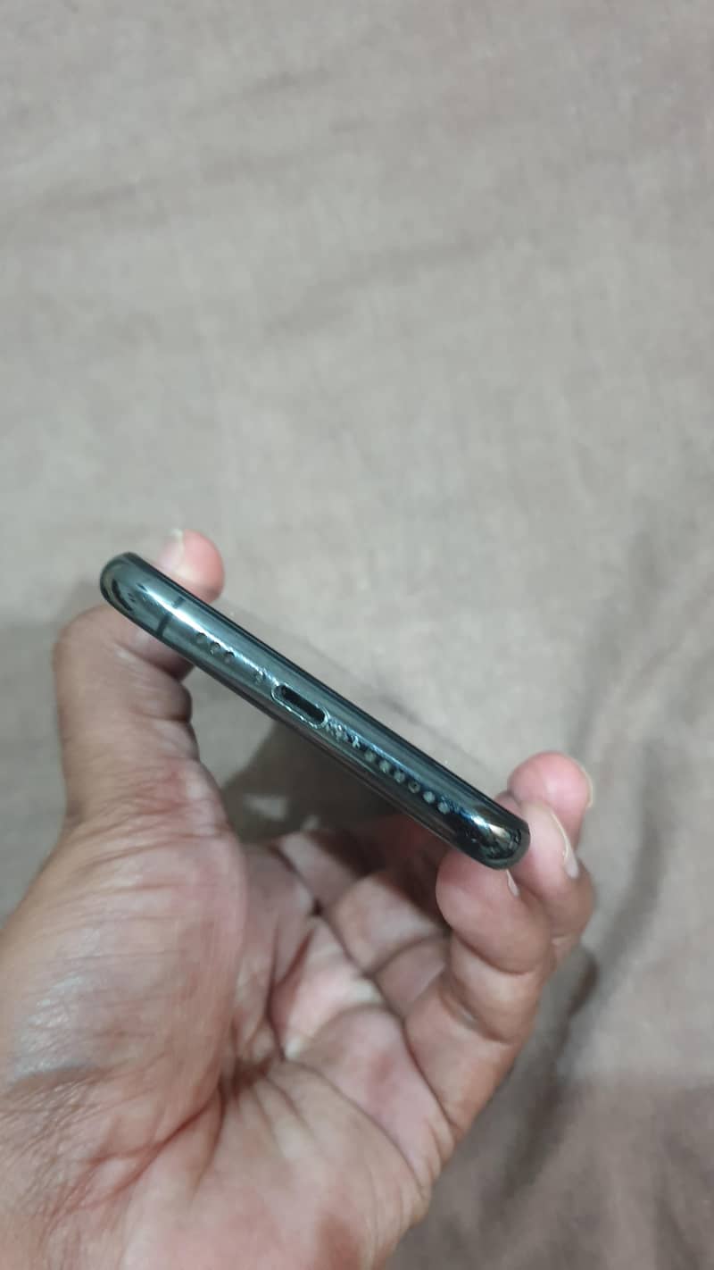 Apple iPhone XS 4