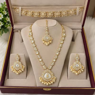 Beautiful Bridal khundan Jewellery Set – Golden & Elegant