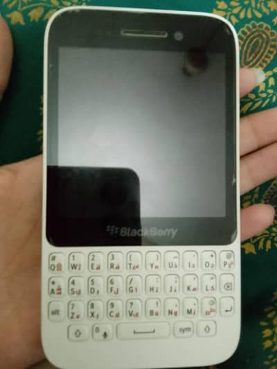 Blackberry Agar Kisi ko chahiye ho to 03167918347 number pe call kre