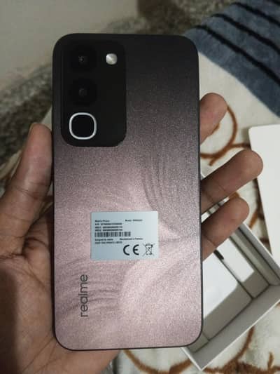 Realme c100