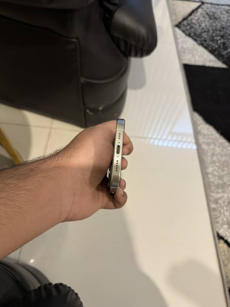 Apple iPhone 15 Pro 2