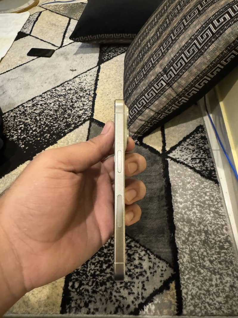 Apple iPhone 15 Pro 4