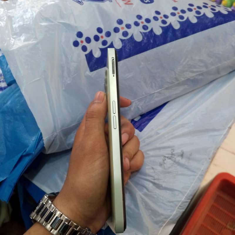Realme C35 3