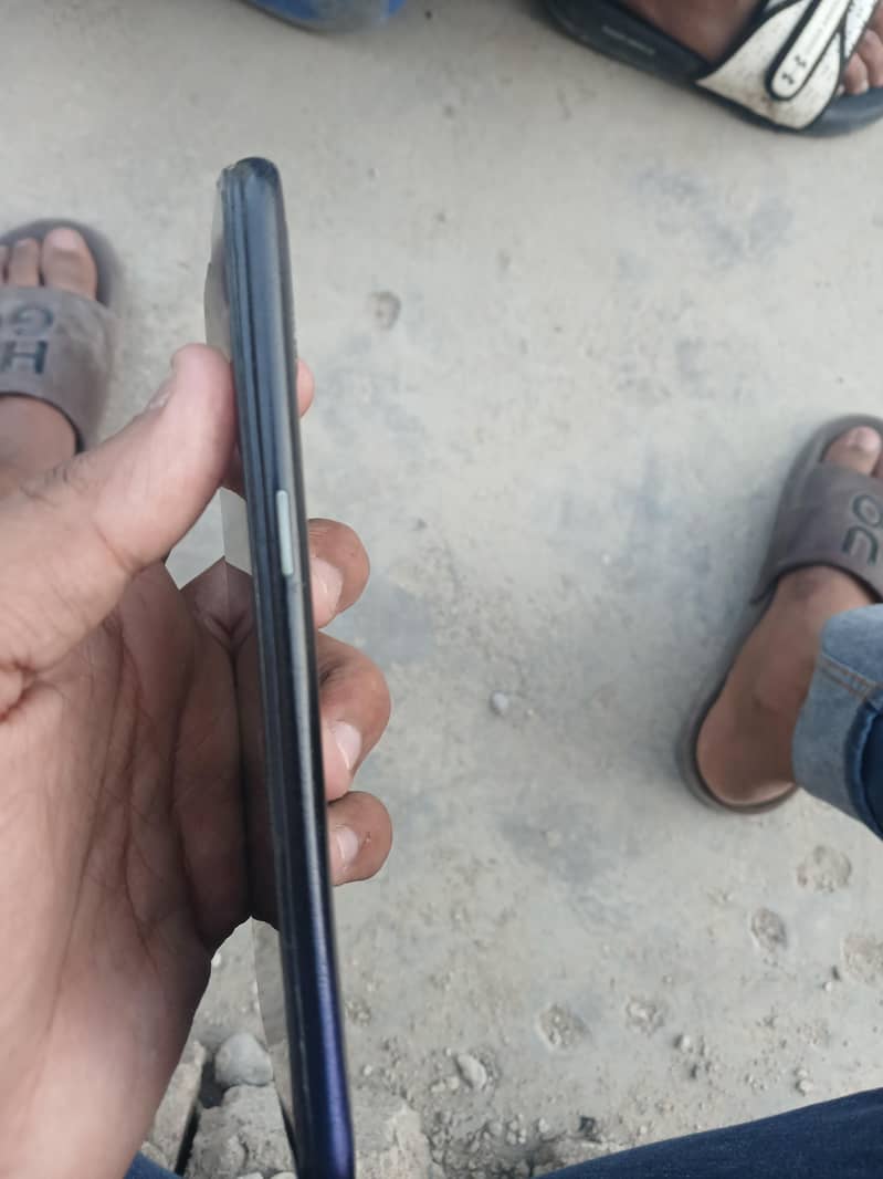 Realme 3 4