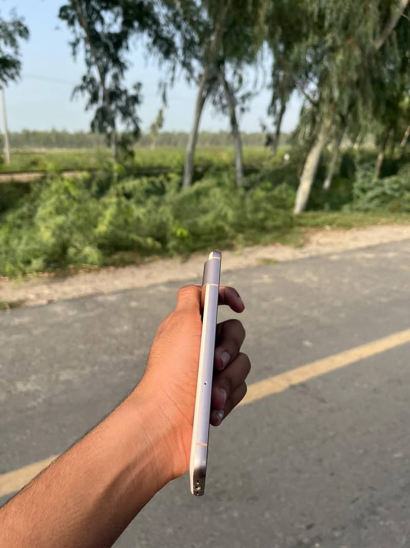 Google Pixel 8 2