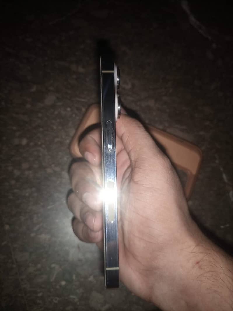 Apple iPhone 14 Pro 2