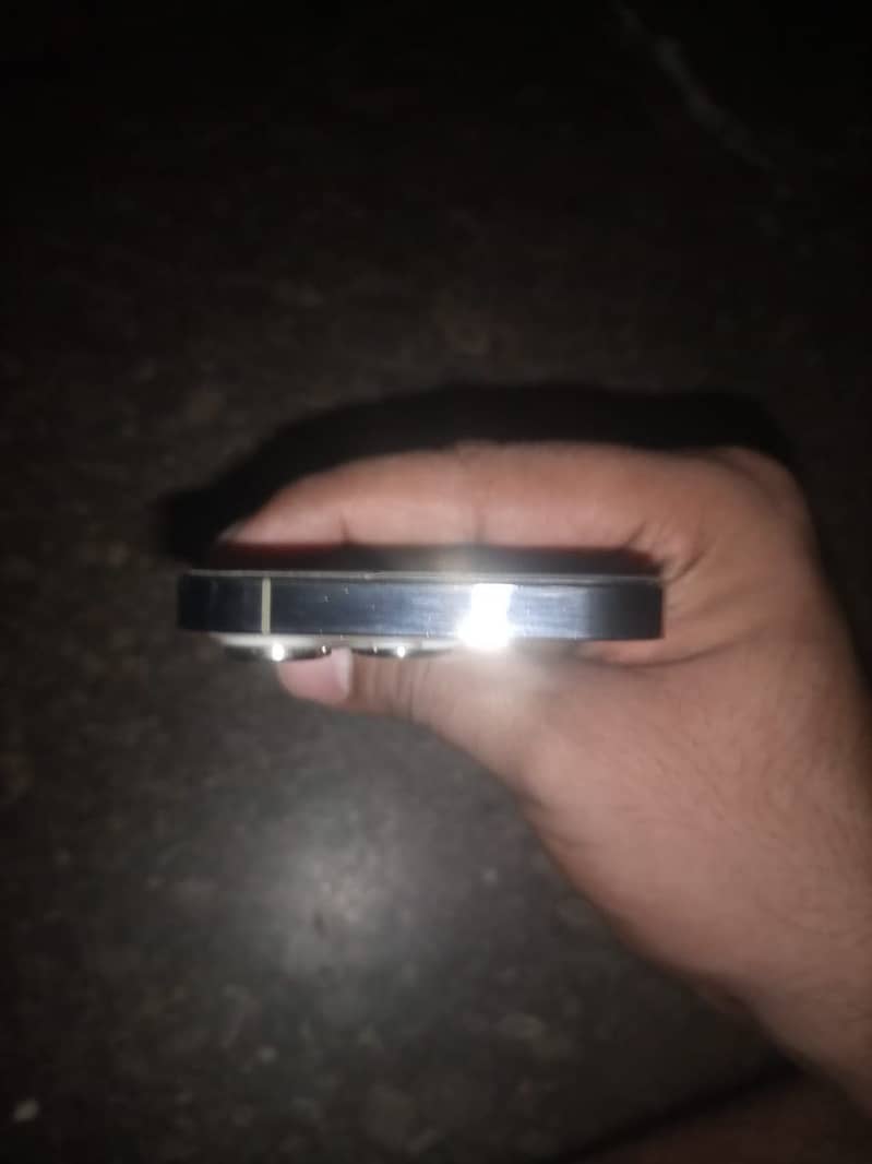 Apple iPhone 14 Pro 4