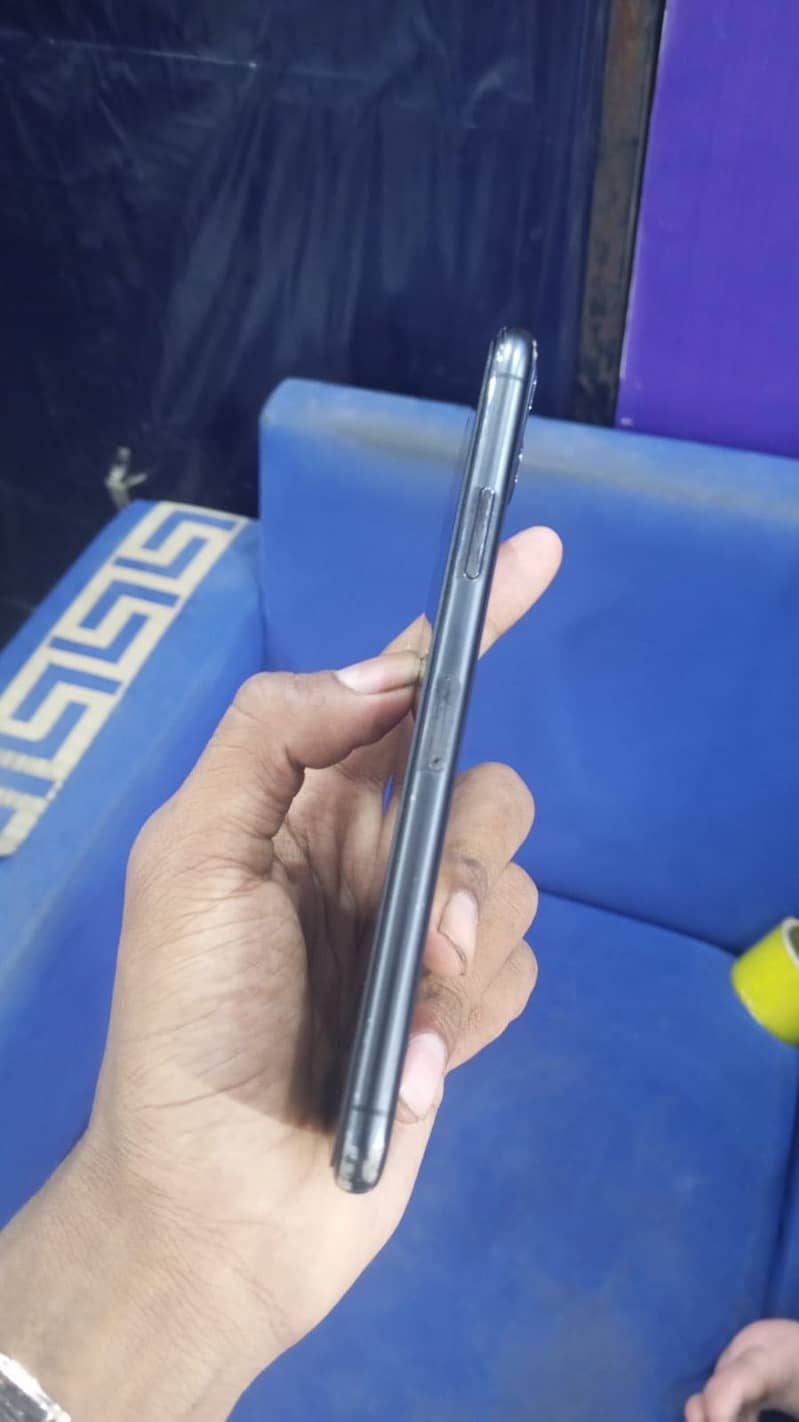 Apple iPhone 11 Pro Max 3