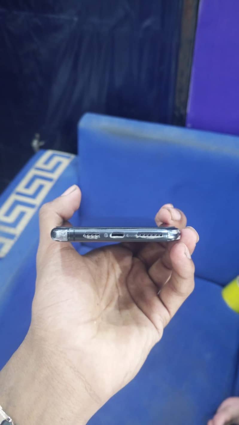 Apple iPhone 11 Pro Max 6