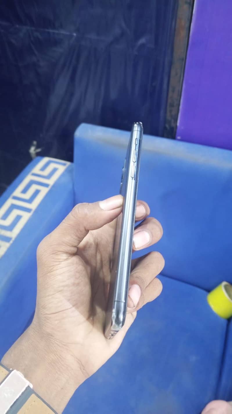 Apple iPhone 11 Pro Max 8