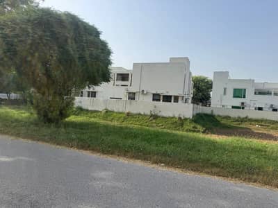 Prime 1 Kanal Plot For Sale In Block Y, DHA Phase 7 Lahore Excellent Location