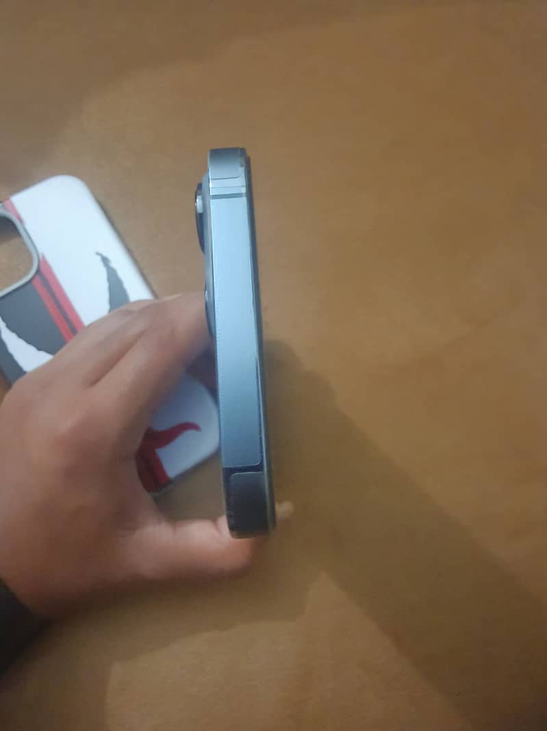 Apple iPhone 13 Pro Max 4