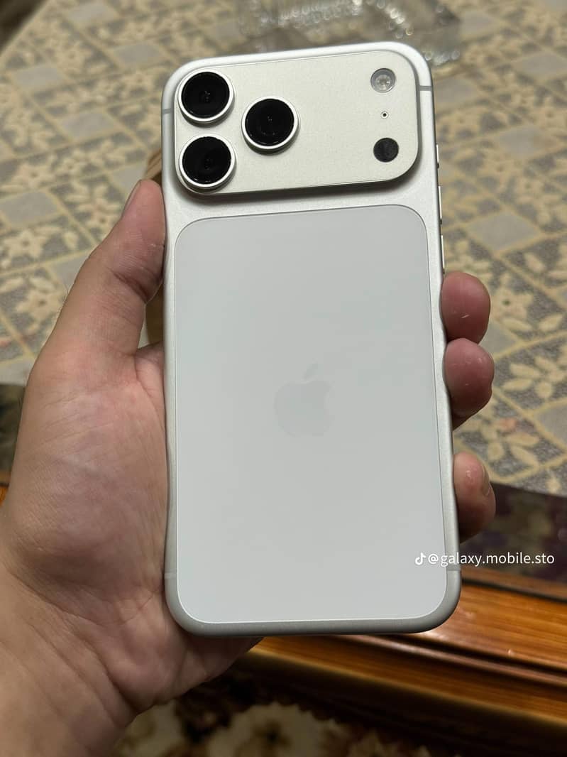 Apple iPhone 17 Pro Max 3