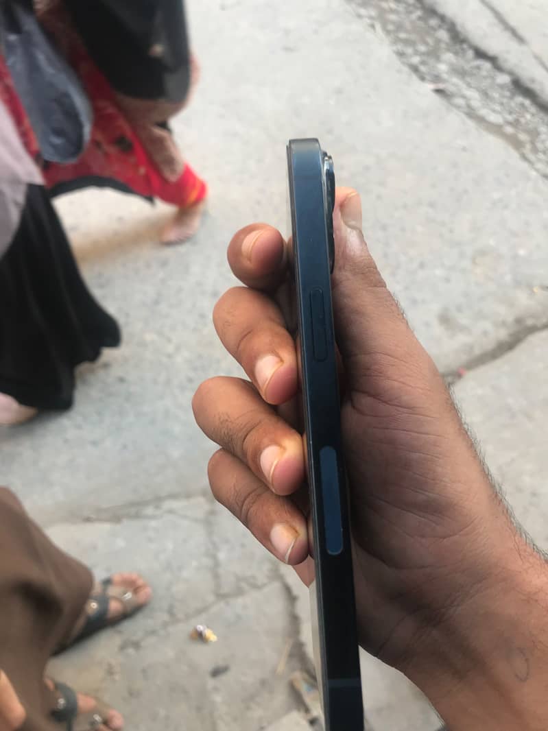 Apple iPhone 14 4