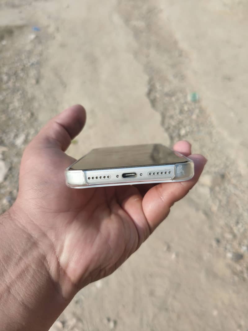 Apple iPhone 17 Pro Max 3