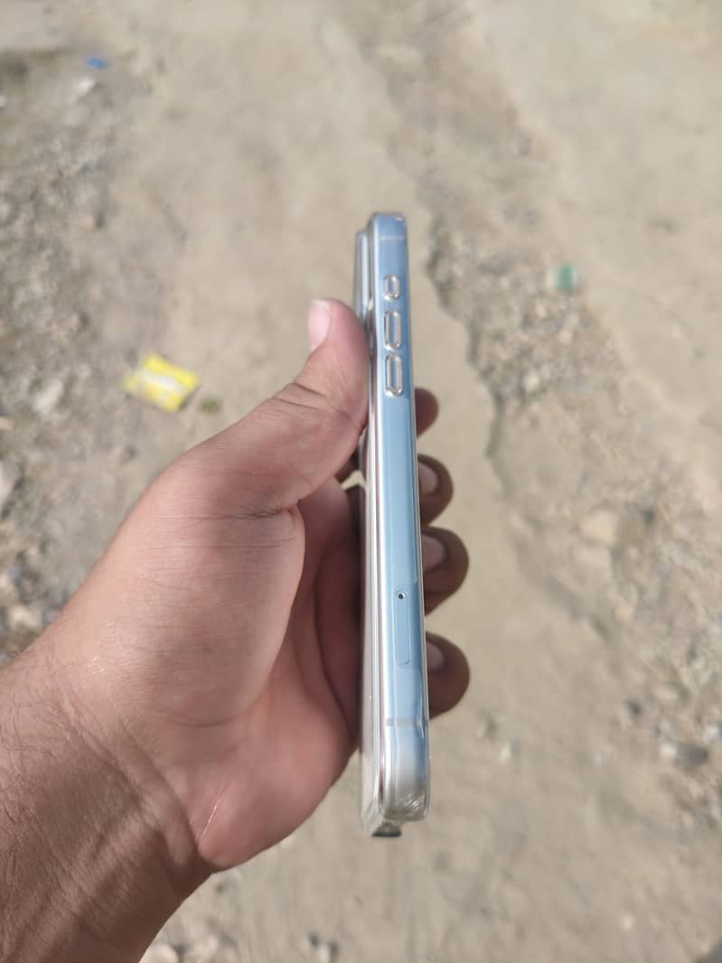 Apple iPhone 17 Pro Max 4