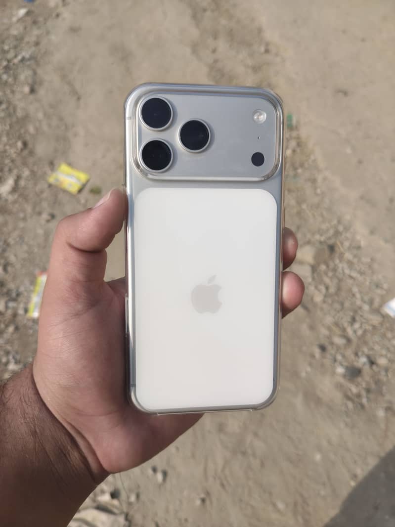 Apple iPhone 17 Pro Max 5