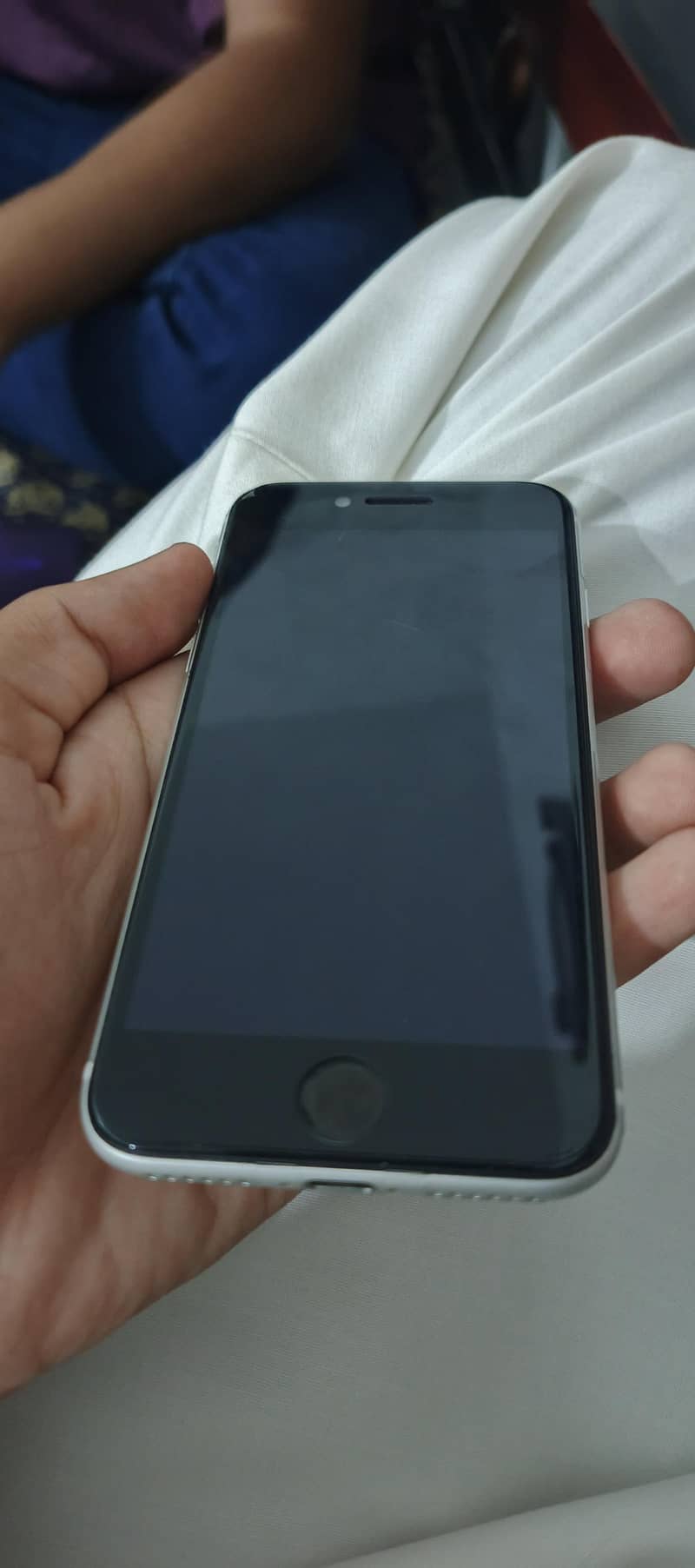 Apple iPhone SE 2nd generation 6