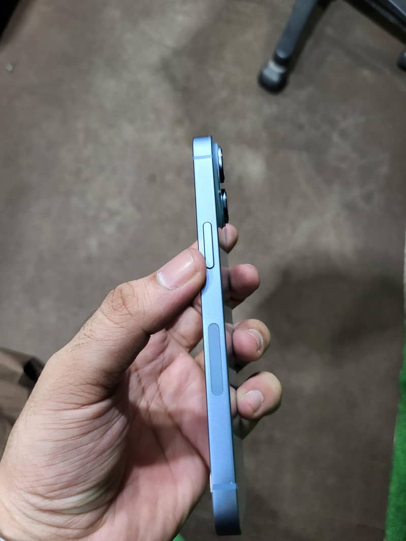 Apple iPhone 14 4