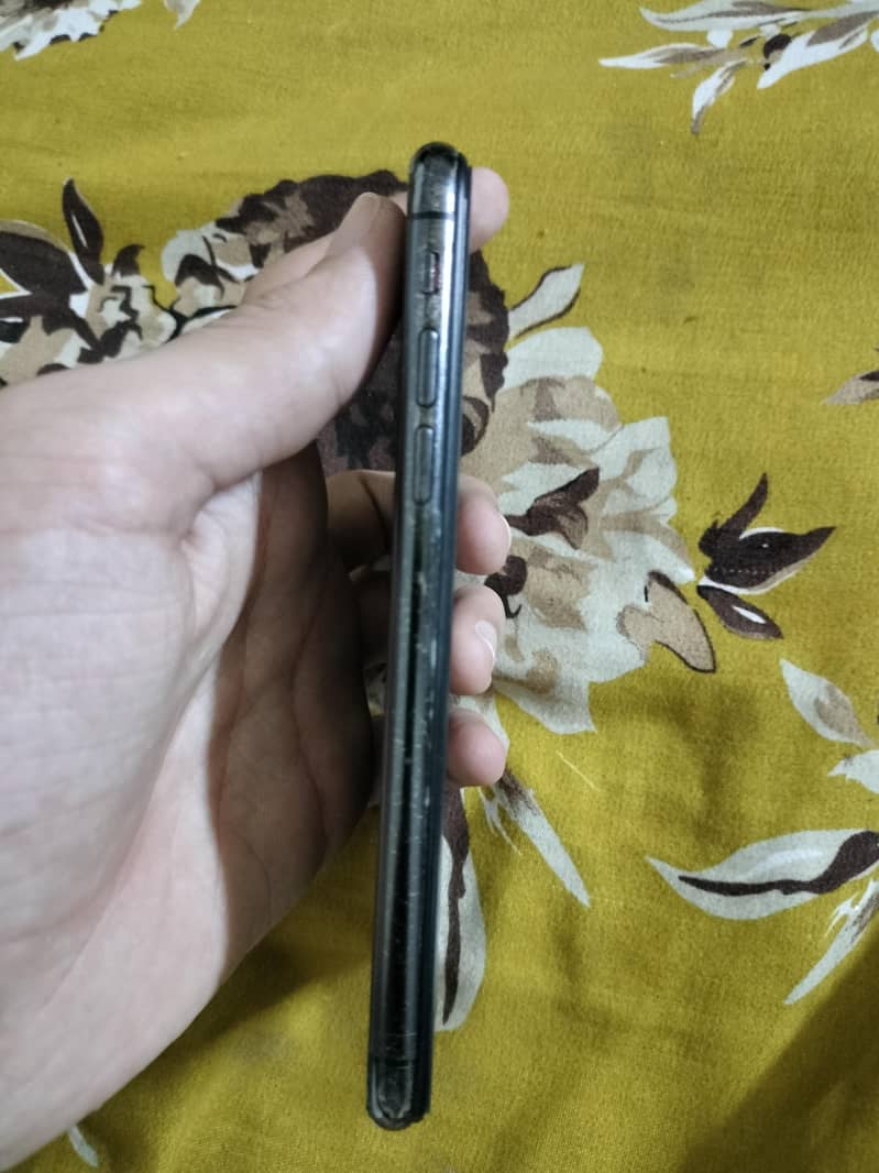 Apple iPhone X 4