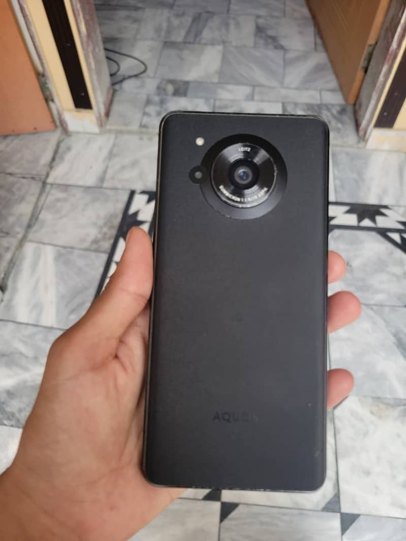 Sharp Aquos R8s pro 1