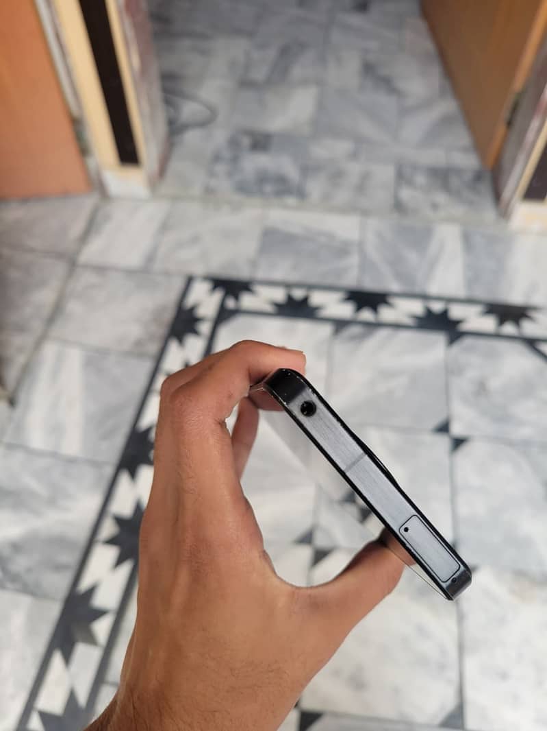 Sharp Aquos R8s pro 2