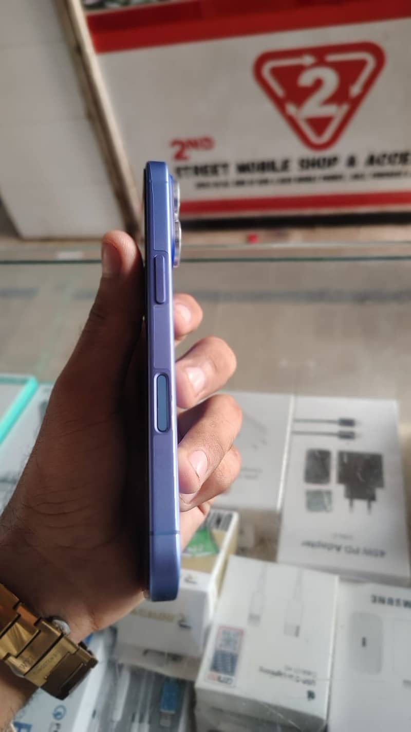 Apple iPhone 16 1