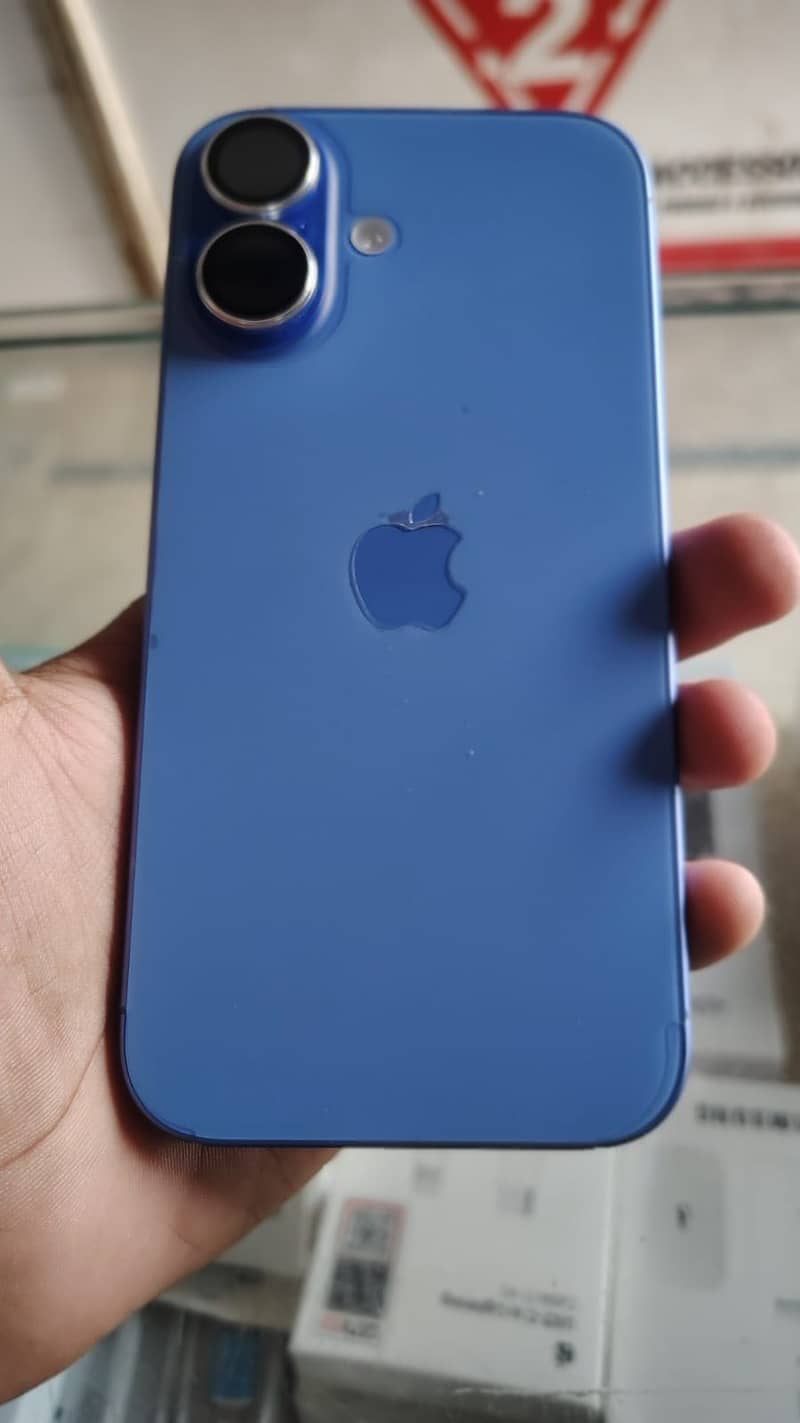 Apple iPhone 16 2