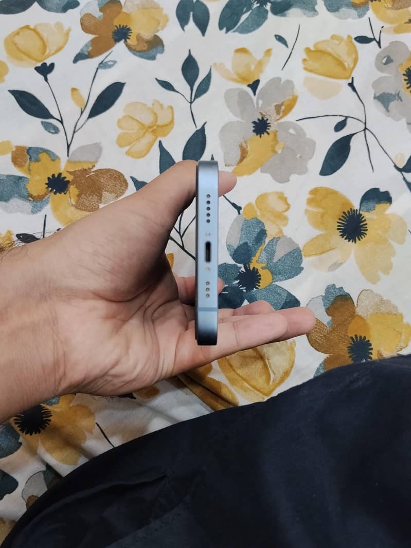 Apple iPhone 14 3