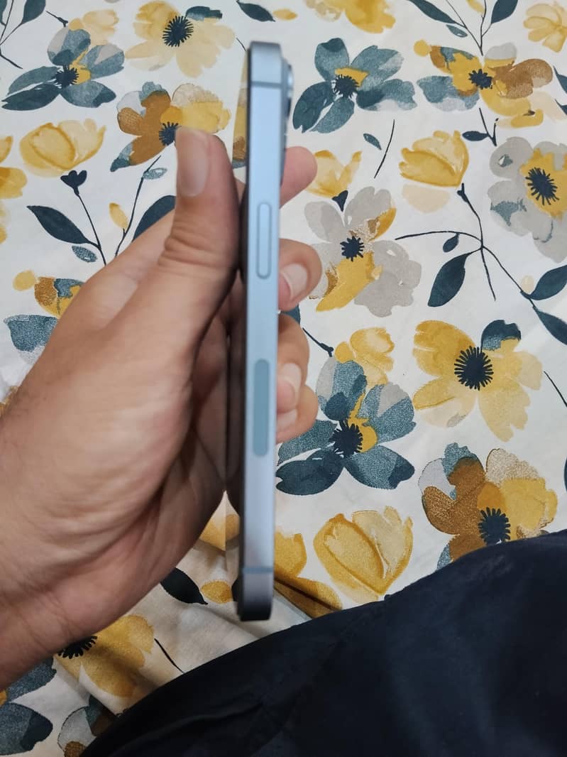 Apple iPhone 14 4