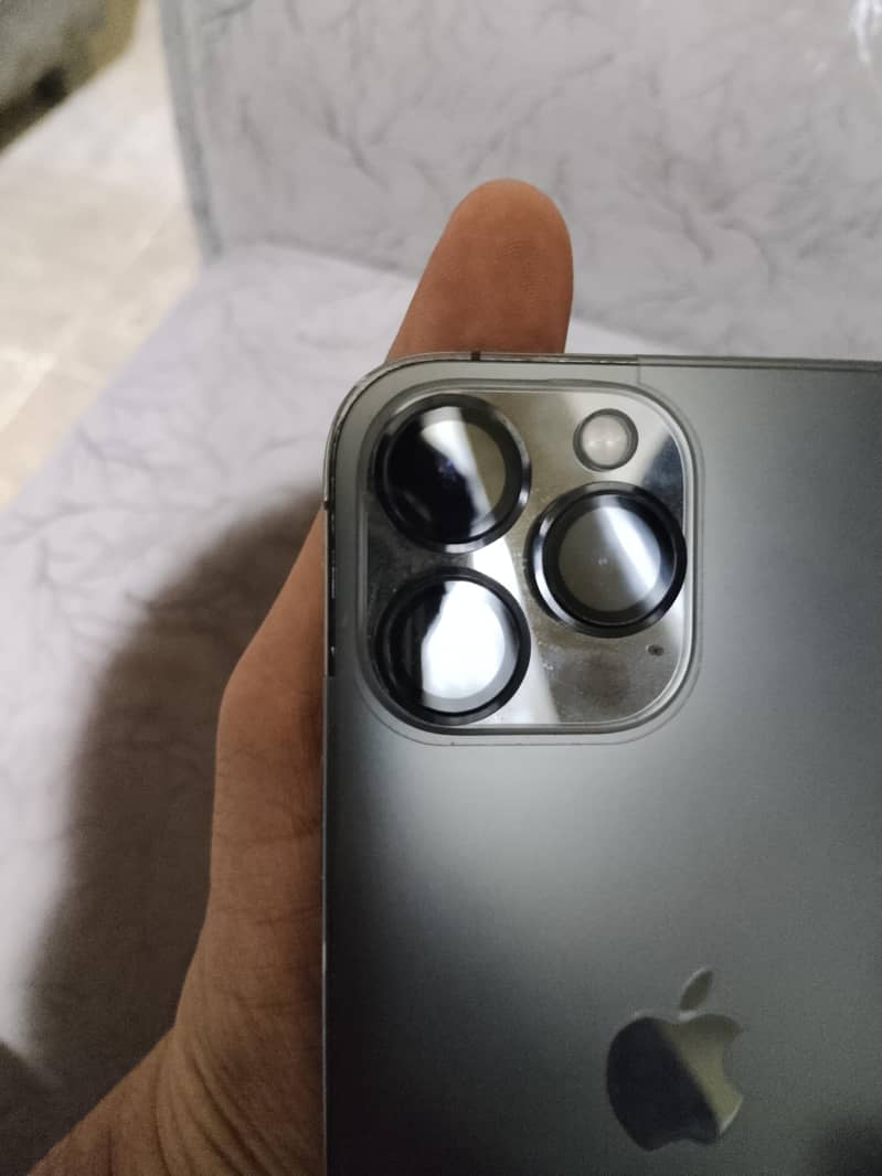 Apple iPhone 13 Pro Max 2