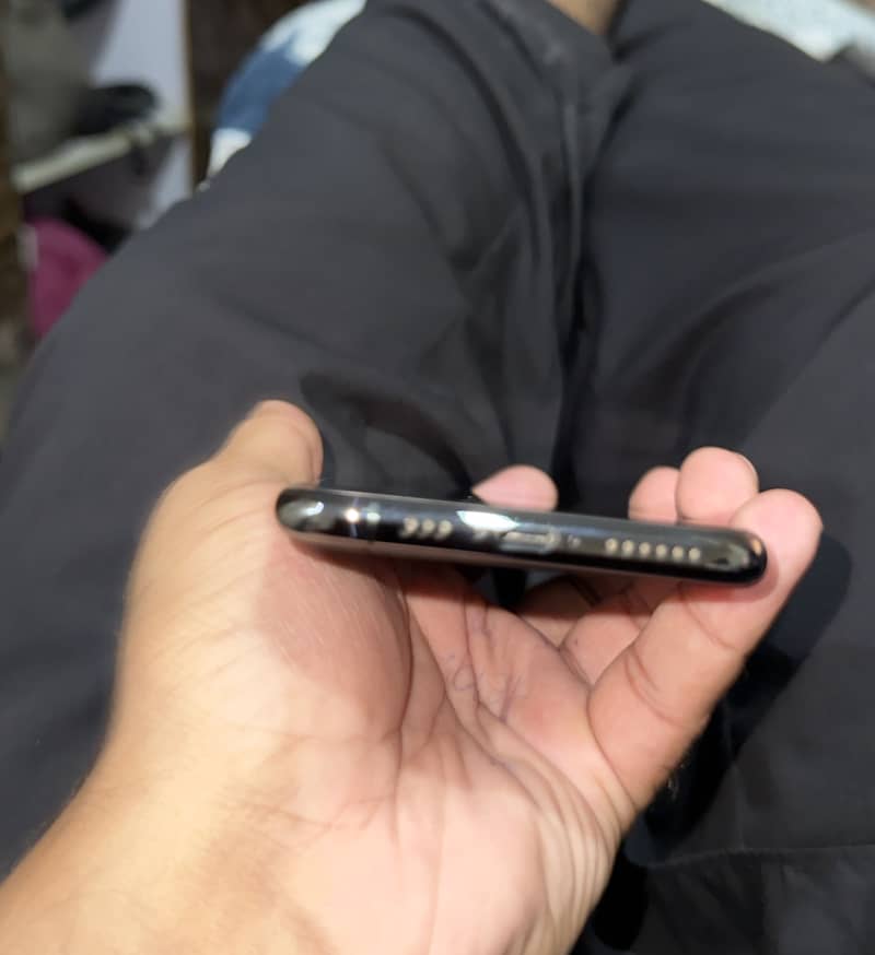 Apple iPhone 11 Pro 7