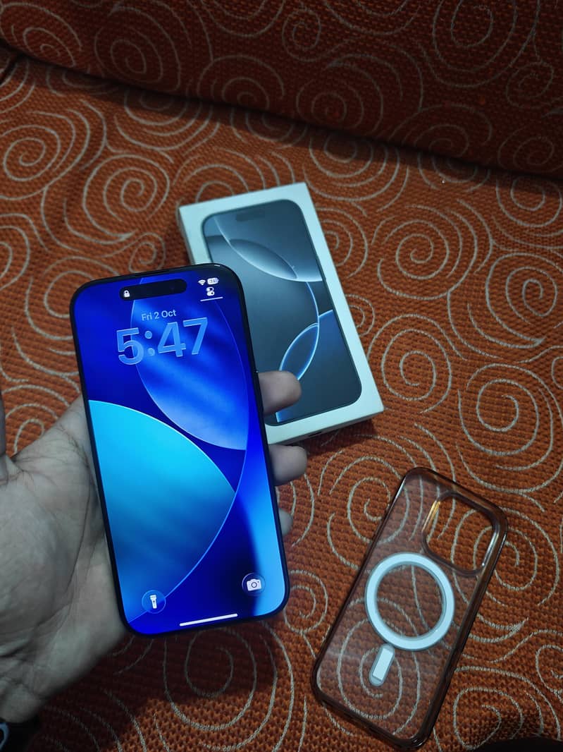 Apple iPhone 16 Pro 0