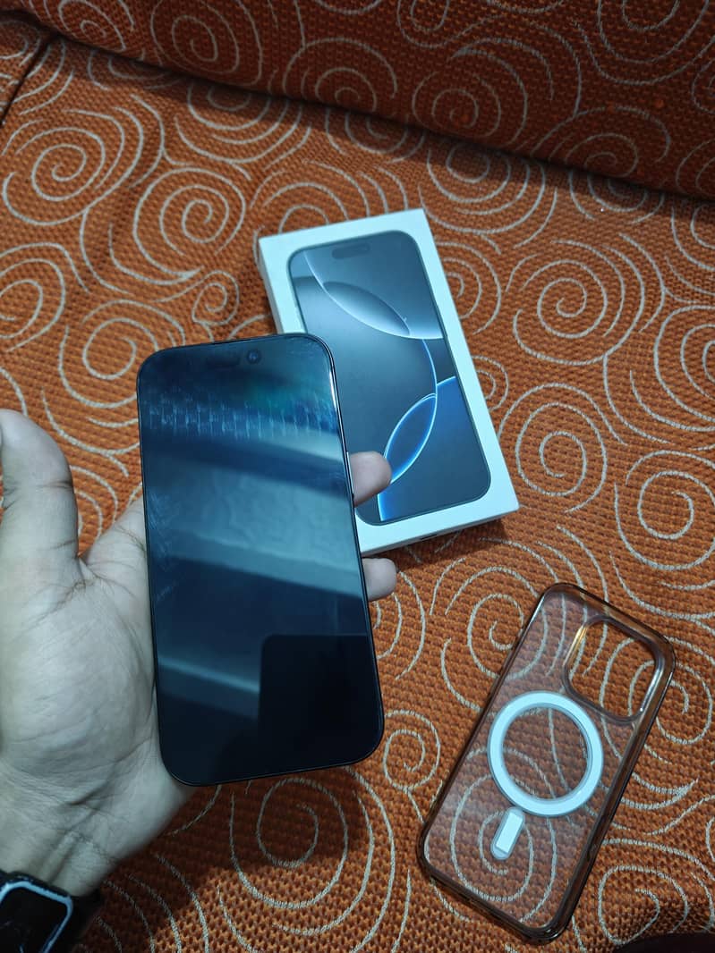 Apple iPhone 16 Pro 1