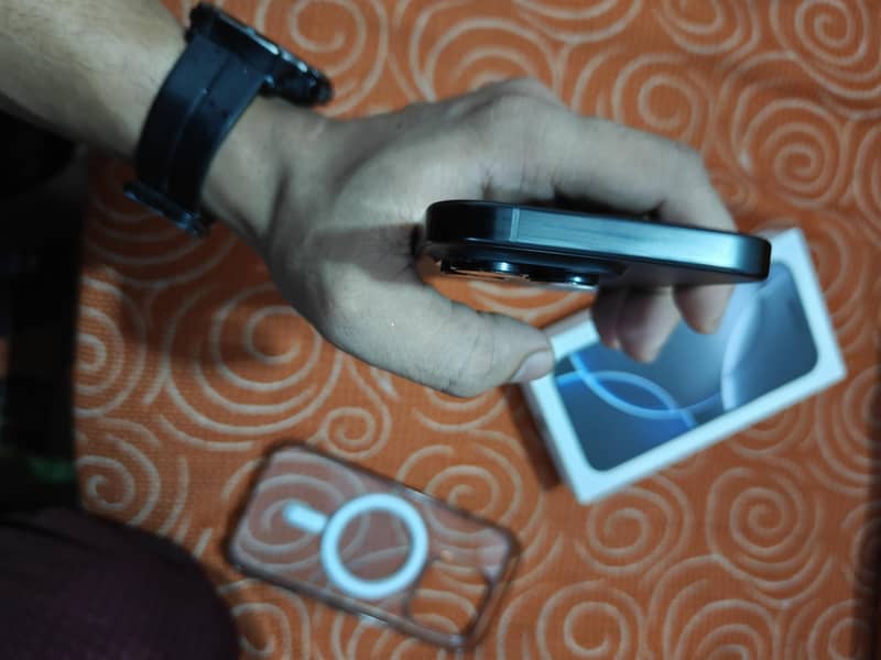 Apple iPhone 16 Pro 5