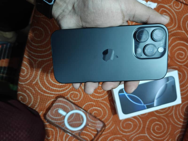 Apple iPhone 16 Pro 7