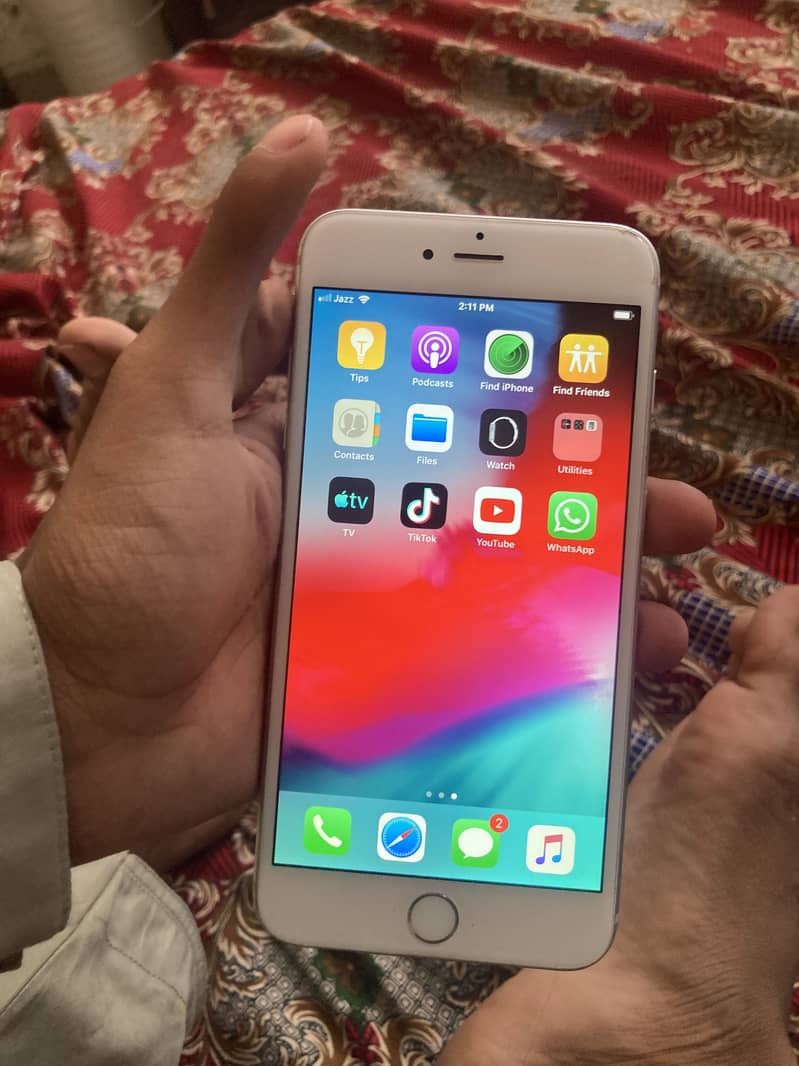 Apple iPhone 6 Plus 3