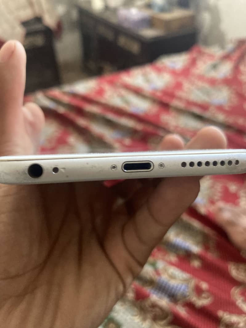 Apple iPhone 6 Plus 4