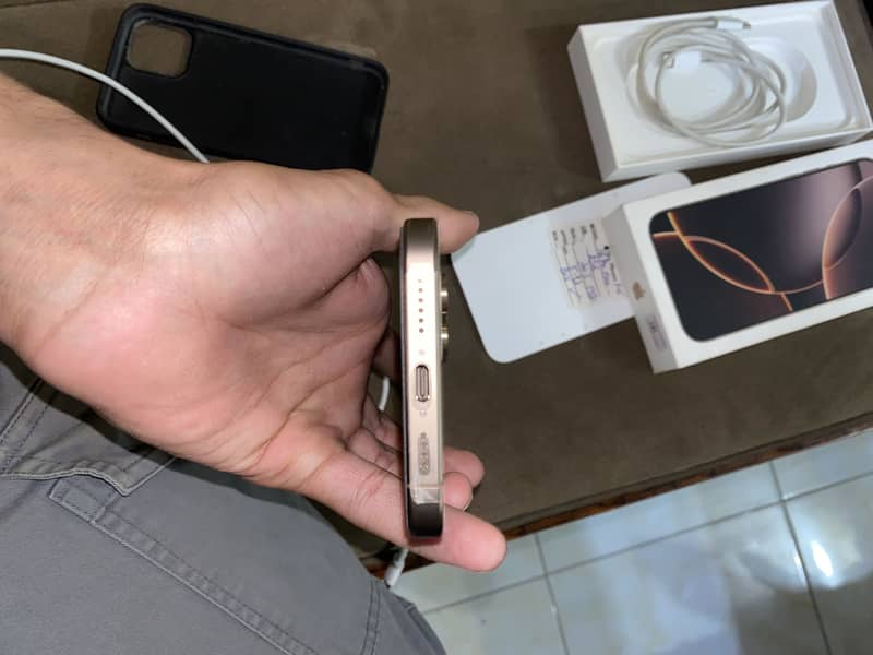 Apple iPhone 16 Pro Max 1