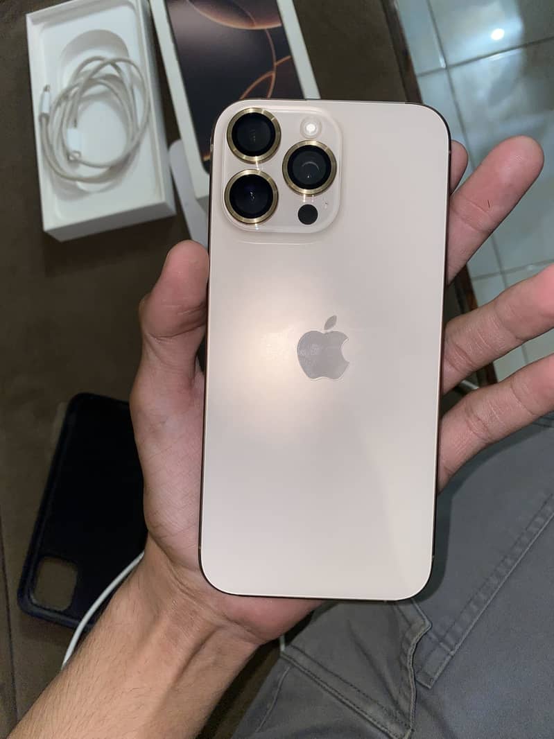 Apple iPhone 16 Pro Max 2