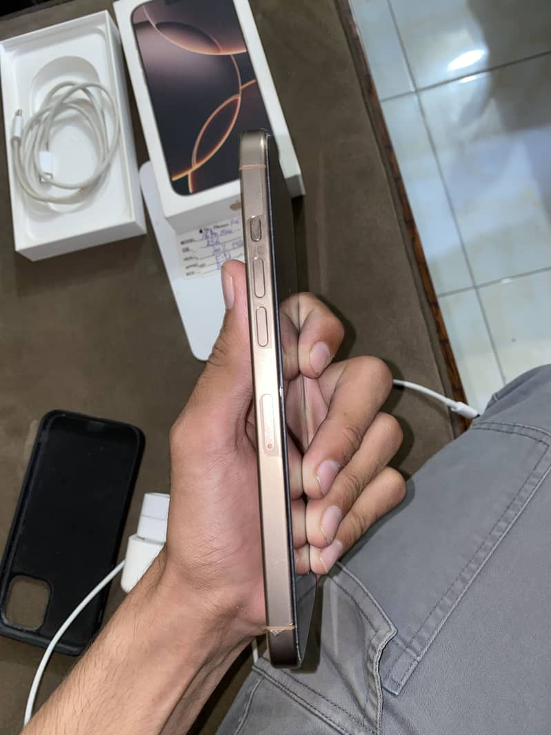 Apple iPhone 16 Pro Max 3