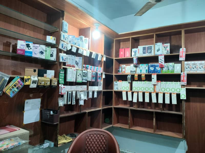 موبائل اسیسریز کی چلتی ہوئی دکان برائے فروخت 0