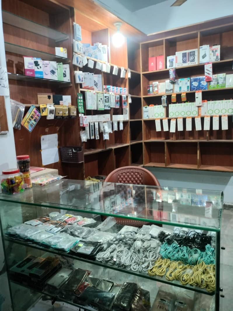 موبائل اسیسریز کی چلتی ہوئی دکان برائے فروخت 1
