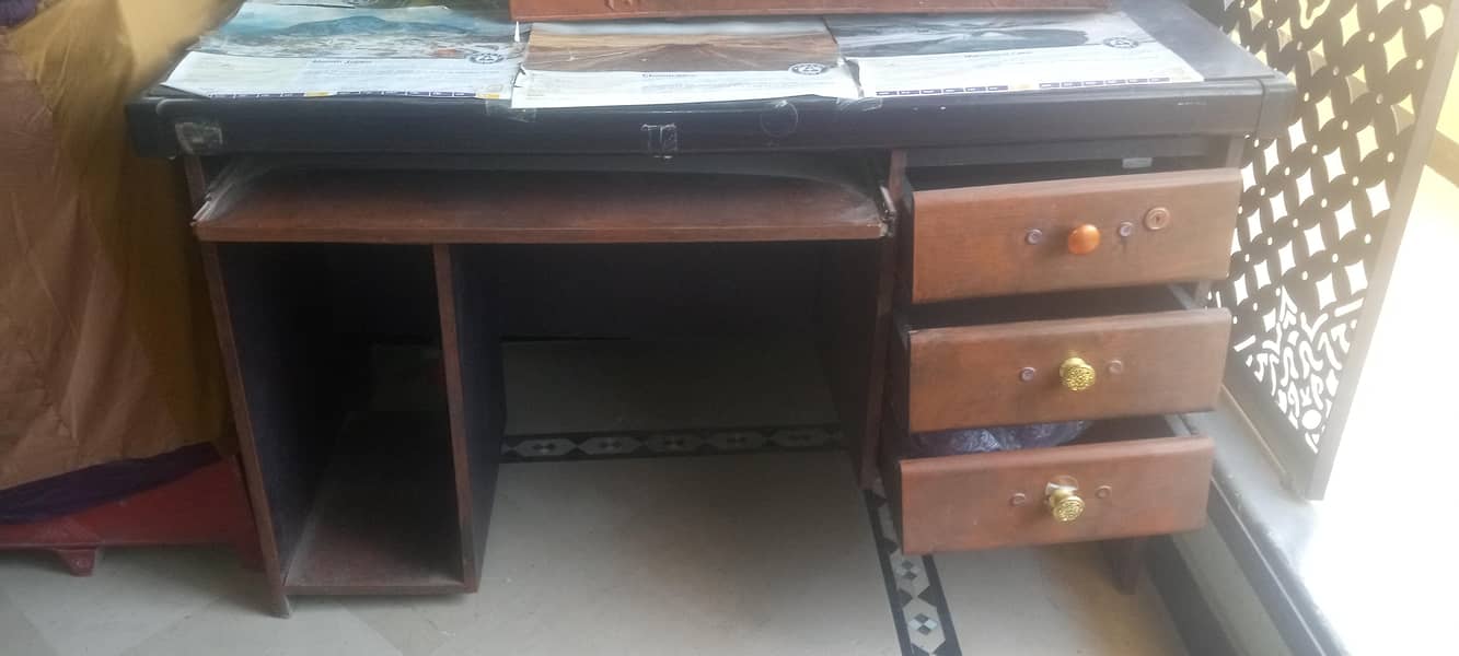 Computer Table 0