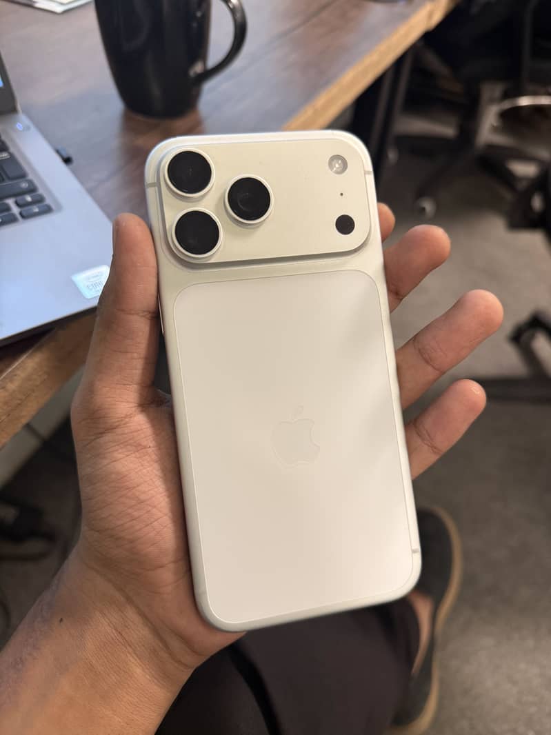 Apple iPhone 17 Pro Max 0