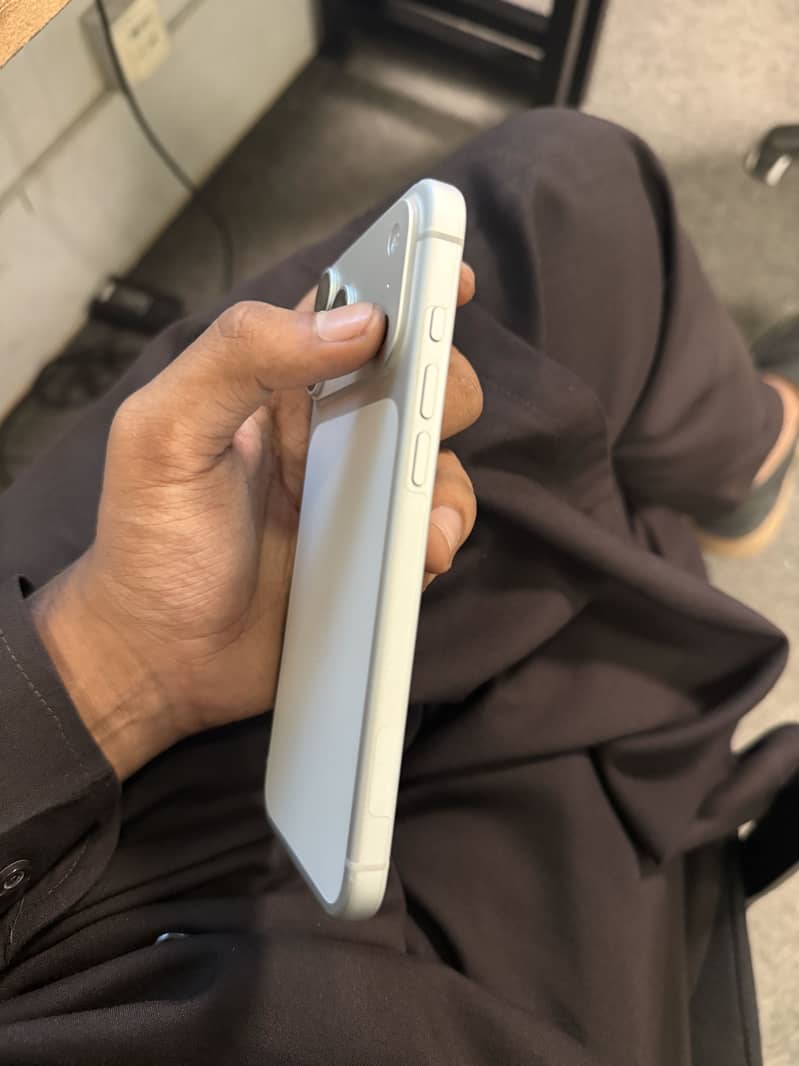 Apple iPhone 17 Pro Max 4
