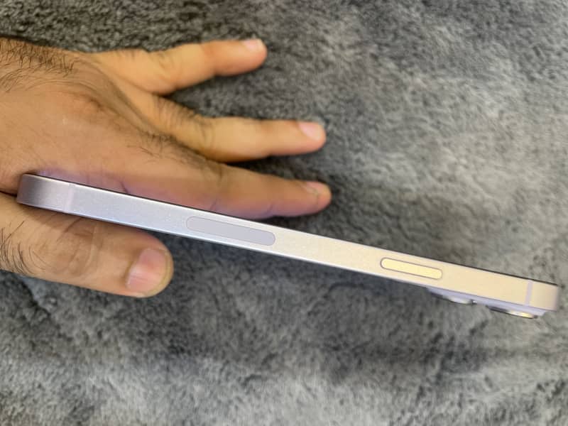 Apple iPhone 14 Plus minor dot 3