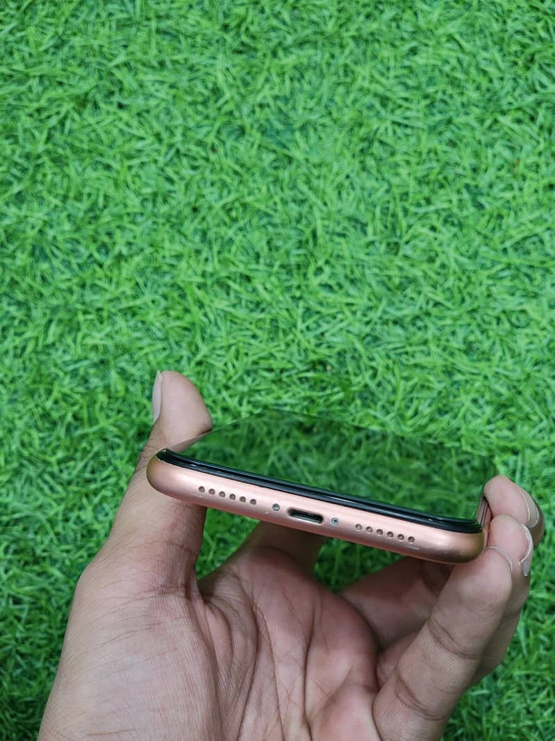 iPhone XR 4