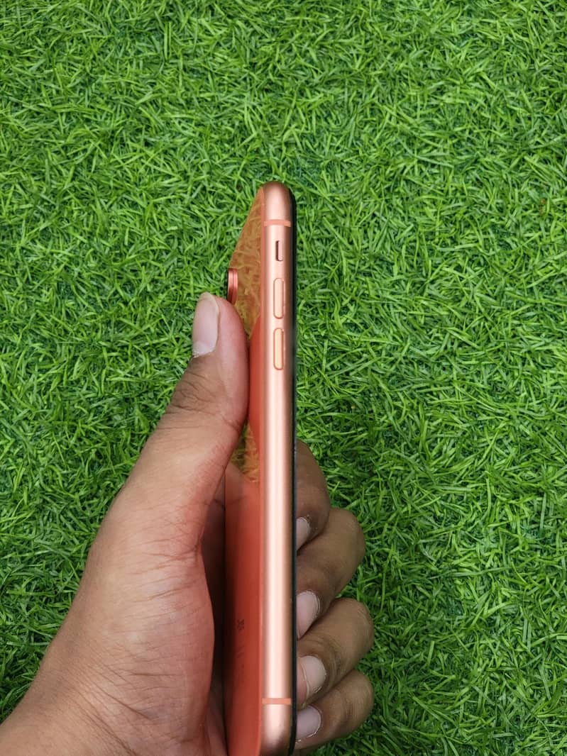 iPhone XR 7